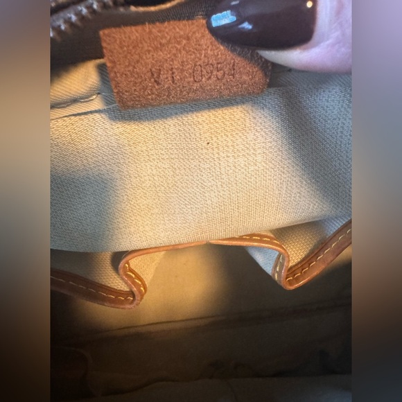 Louis Vuitton Deauville - Picture 11 of 13